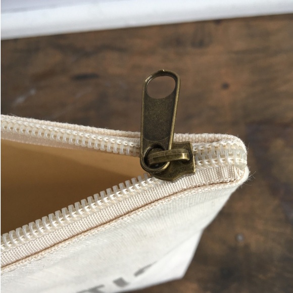 BRAND NEW - Southern Fried Design Barn
Pretty Is As Pretty Does Zipper Pouch - Picture 2 of 14